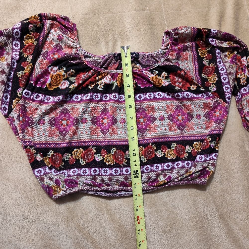 Almost Famous Cropped Belly Shirt Womens Small Boho Floral Half Sleeve